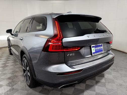 2021 Volvo V60 Cross Country T5