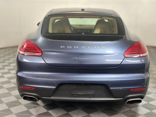 2015 Porsche Panamera 4