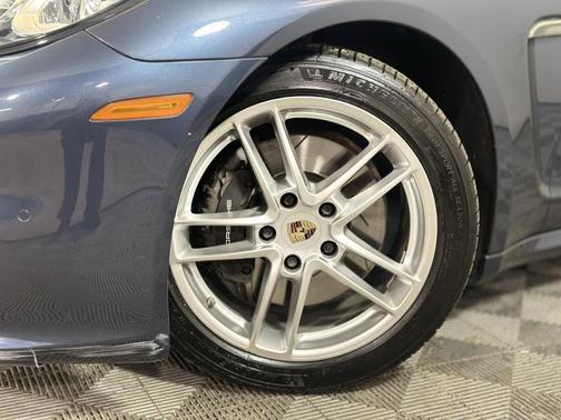 2015 Porsche Panamera 4