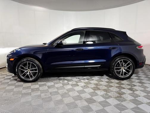 2022 Porsche Macan Base (PDK)