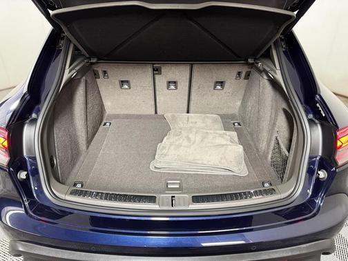 2022 Porsche Macan Base (PDK)