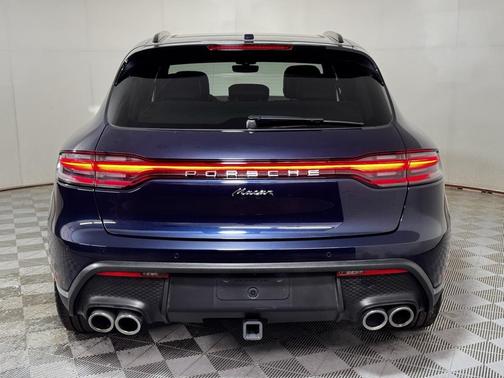 2022 Porsche Macan Base (PDK)