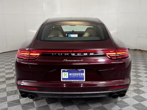2018 Porsche Panamera 4