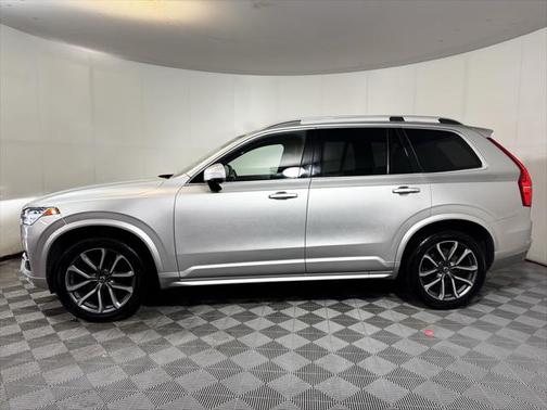 2019 Volvo XC90 T6 Momentum