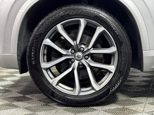 2019 Volvo XC90 T6 Momentum