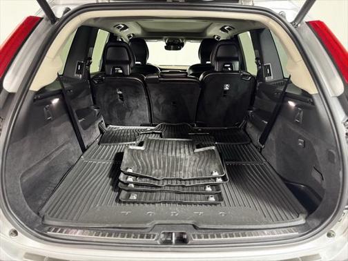 2019 Volvo XC90 T6 Momentum