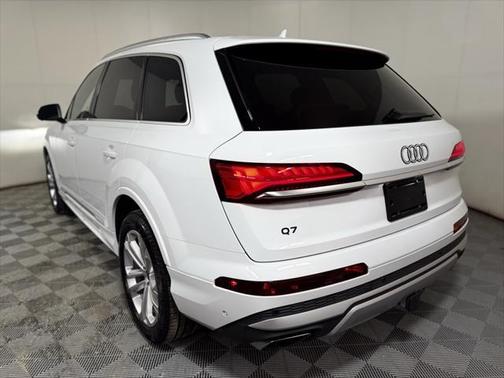 2025 Audi Q7 55 Premium Plus
