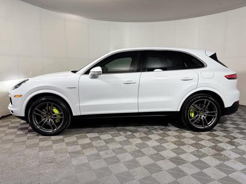2022 Porsche Cayenne Cayenne