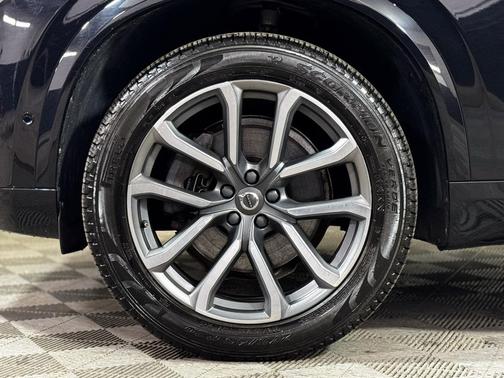 2018 Volvo XC90 T6 Momentum