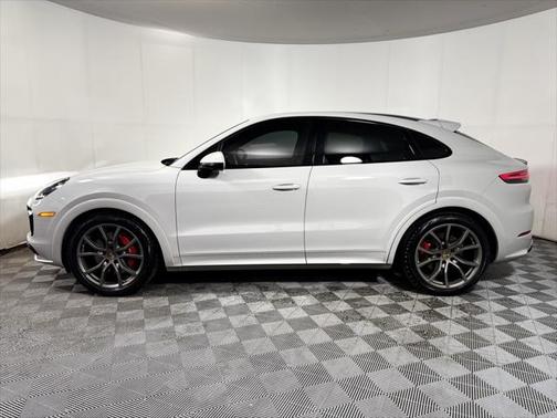 2022 Porsche Cayenne GTS
