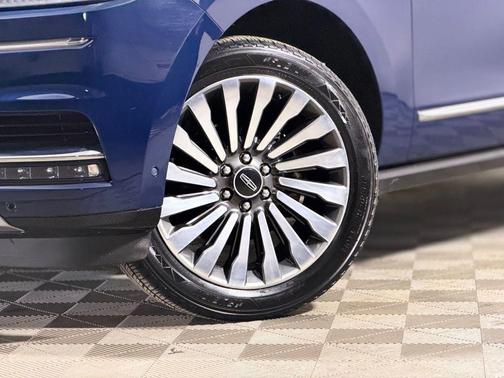 Blue 2019 Lincoln Navigator Reserve