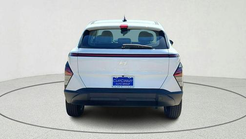 Atlas White 2026 Hyundai KONA SE