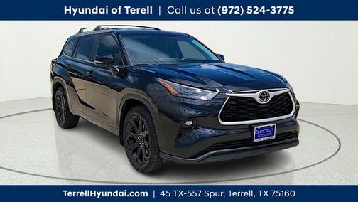Midnight Black Metallic 2024 Toyota Highlander LE