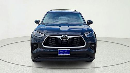 Midnight Black Metallic 2024 Toyota Highlander LE