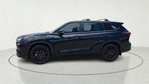 Midnight Black Metallic 2024 Toyota Highlander LE