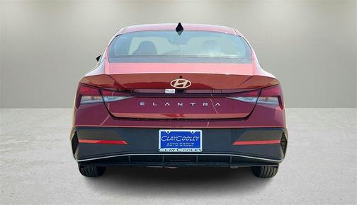 2025 Hyundai ELANTRA SE