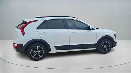 2023 Kia Niro LX