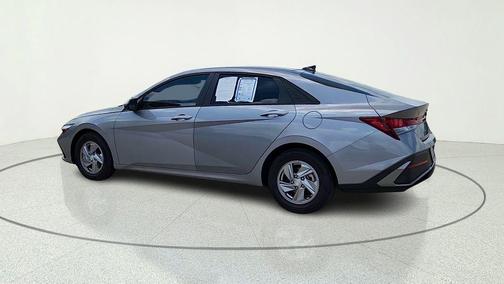 Fluid Metal 2025 Hyundai ELANTRA SE