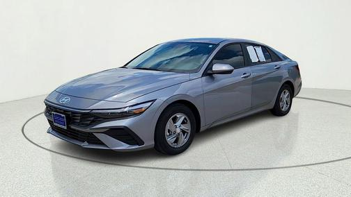 Fluid Metal 2025 Hyundai ELANTRA SE
