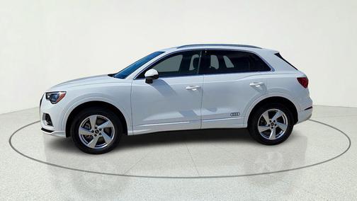 Ibis White 2022 Audi Q3 40 Premium
