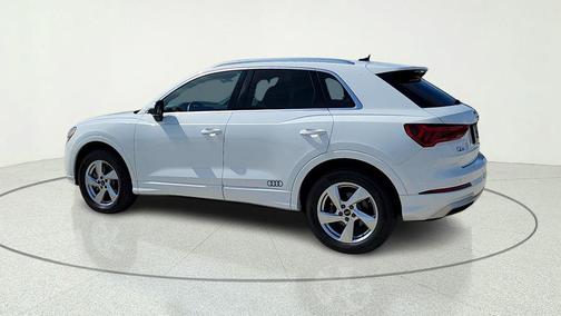 Ibis White 2022 Audi Q3 40 Premium