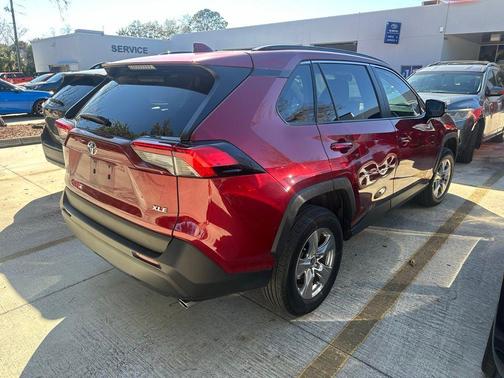 2022 Toyota RAV4 XLE
