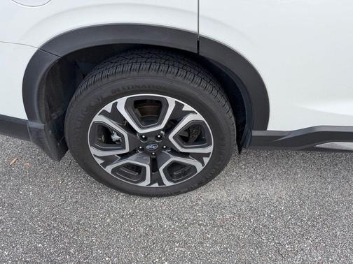 Crystal White Pearl 2024 Subaru Ascent Touring 7-Passenger