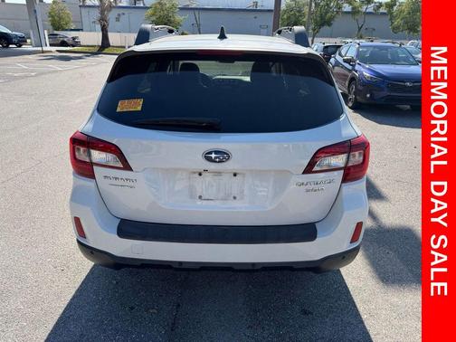 Crystal White Pearl 2017 Subaru Outback 3.6R Limited