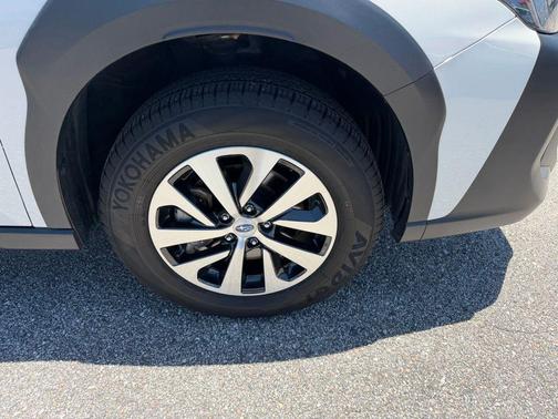 Crystal White Pearl 2025 Subaru Outback Premium