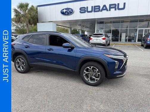 Blue Glow Metallic 2024 Chevrolet Trax LT