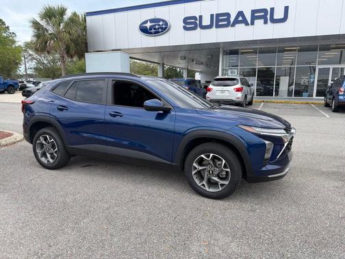 Blue Glow Metallic 2024 Chevrolet Trax LT