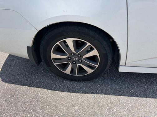 White Diamond Pearl 2015 Honda Odyssey Touring