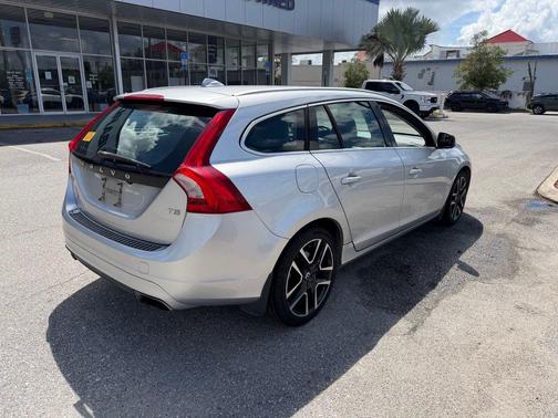 Bright Silver Metallic 2017 Volvo V60 T5 Premier