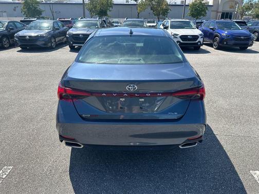 2022 Toyota Avalon XLE