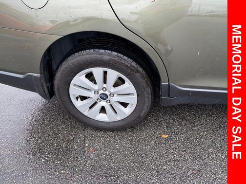 Wilderness Green Metallic 2019 Subaru Outback 2.5i Premium