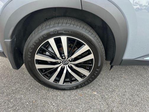 2023 Nissan Pathfinder Platinum FWD