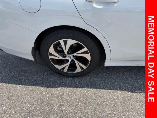 Crystal White Pearl 2025 Subaru Legacy Premium