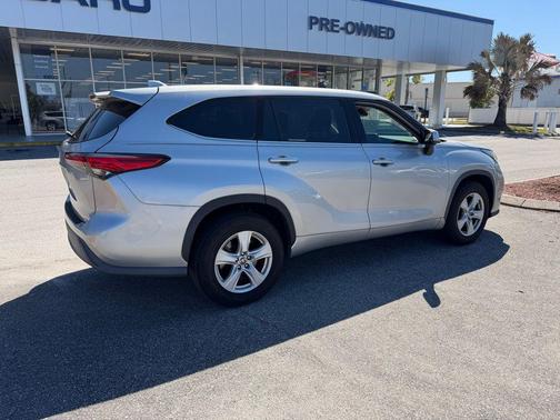 2020 Toyota Highlander LE