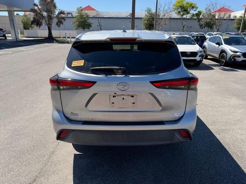 2020 Toyota Highlander LE