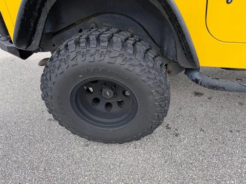 Solar Yellow Clearcoat/Black Soft Top 2000 Jeep Wrangler SE