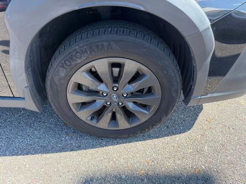 Crystal Black Silica 2024 Subaru Outback Onyx Edition