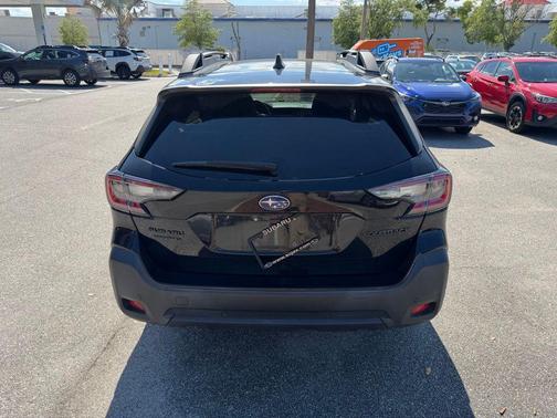 Crystal Black Silica 2024 Subaru Outback Onyx Edition