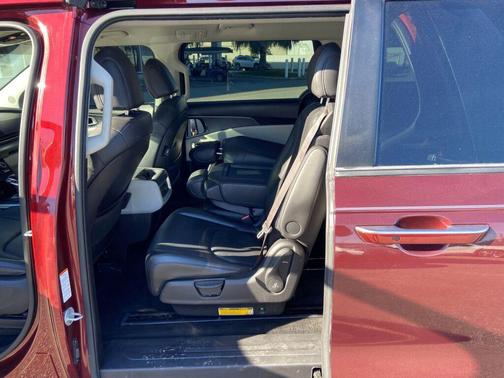 2022 Kia Carnival LXS