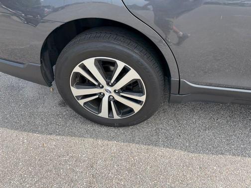 Gray Metallic 2019 Subaru Outback 3.6R Limited