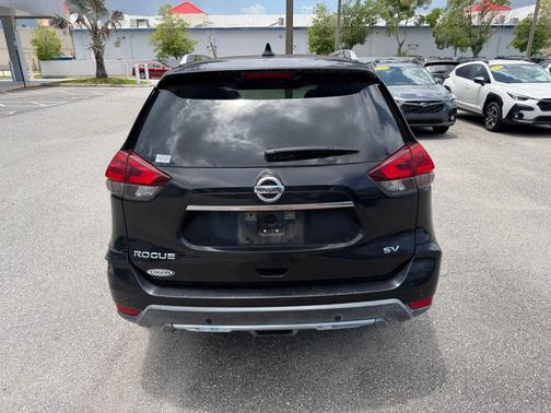 Magnetic Black Pearl 2019 Nissan Rogue SV