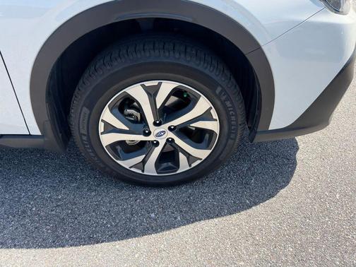 Crystal White Pearl 2020 Subaru Outback Limited