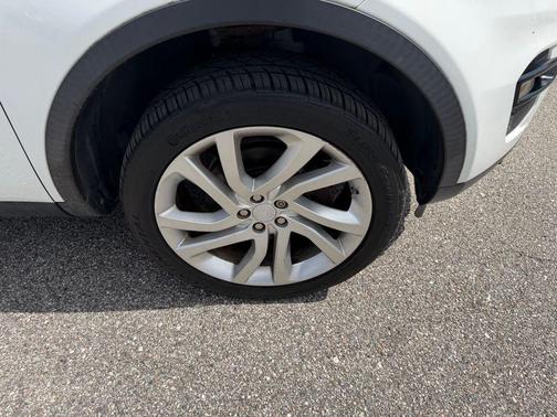 Fuji White 2017 Land Rover Discovery Sport HSE