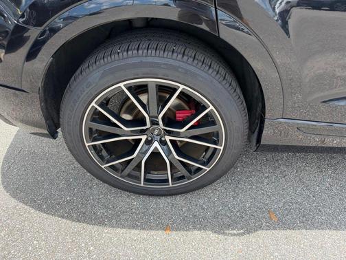 Orca Black Metallic 2019 Audi Q8 3.0T Premium Plus