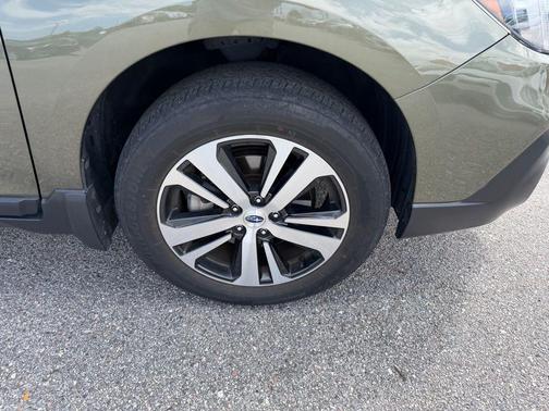 Wilderness Green Metallic 2018 Subaru Outback 2.5i Limited