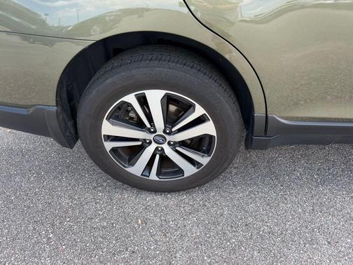 Wilderness Green Metallic 2018 Subaru Outback 2.5i Limited